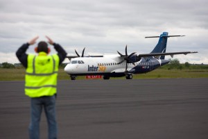 Megérkezett Sármellékre az elsõ bázeli chartergép