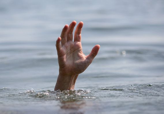 Kihúzza őket a vízből a Kormány?