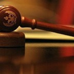 Adóemelés miatt sztrájkolnak a szerbiai ügyvédek