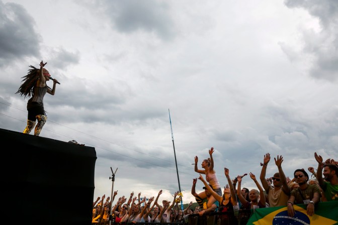 Sopron, 2014. július 2. Pásztor Anna az Anna and the Barbies zenekar koncertjén a soproni Volt Fesztivál 1. napján, 2014. július 2-án. MTI Fotó: Mohai Balázs