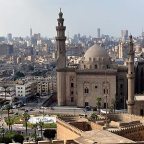 Robbantásos merénylet történt az egyiptomi külügyminisztérium bejáratánál, halottak