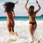 Futás!!! Jön a fürdőruhahossz ellenőr!