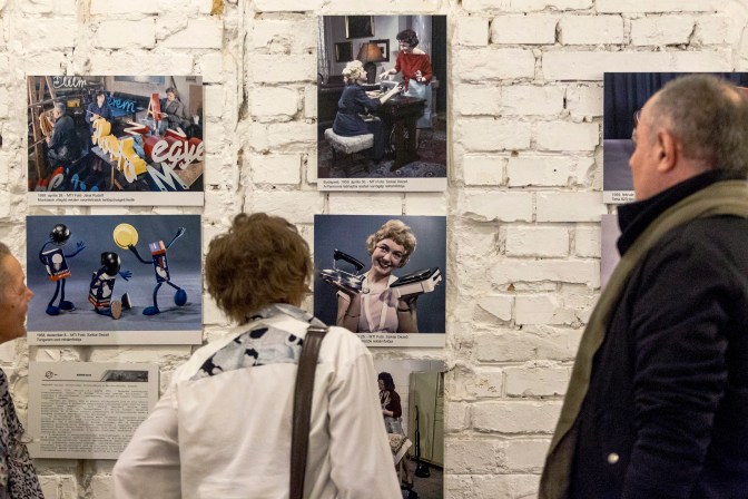 Budapest, 2014. október 29. Az Ismerõs ismeretlen - Színes életképek az ötvenes évekbõl címû kiállítás, az MTI/MTVA fotótárából készült válogatás a FUGA Budapesti Építészeti Központban, a Fotóhónap 2014 megnyitóján 2014. október 29-én. MTI Fotó: Szigetváry Zsolt