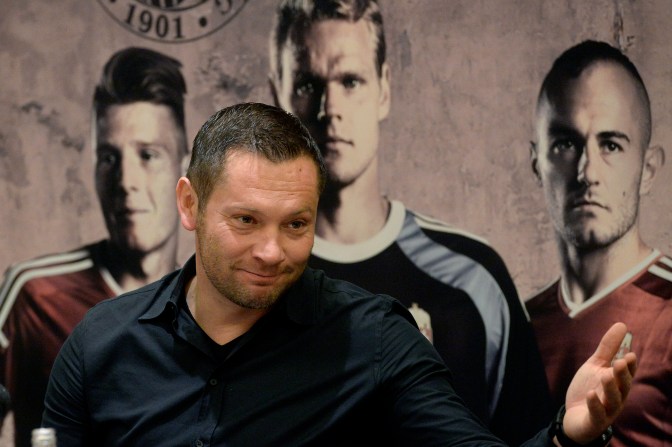 Budapest, 2014. december 12. Dárdai Pál, a magyar labdarúgó-válogatott szövetségi kapitánya sajtótájékoztatóján a Hotel Novotel Budapest Cityben 2014. december 12-én. Dárdai Pál marad a labdarúgó-válogatott szövetségi kapitánya 2015. november 30-áig, az Eb-selejtezõ sorozat végéig. MTI Fotó: Soós Lajos