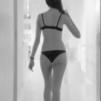 A világ legvékonyabb telefonja egy igazán szexi hirdetésben