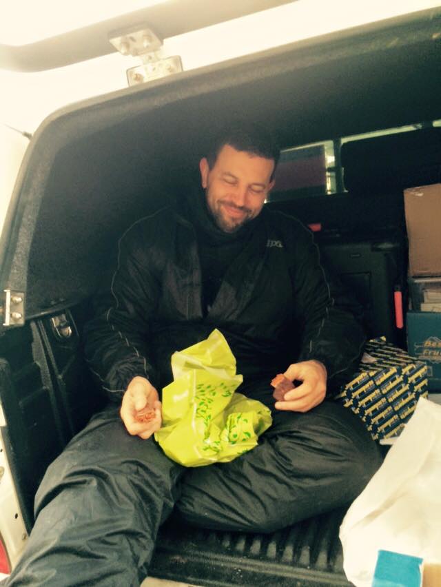 3400 km motorozas utan hazait majszolva, boldogan.... :)