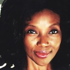 70 éves asszony, aki 30-nak néz ki