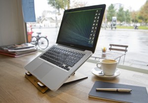 Flio-Laptop-Stand-001