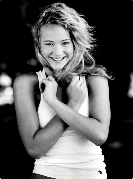 Mai hírességektől sem állt távol, hogy A&F modellek legyenek. Ő például Jennifer Lawrence