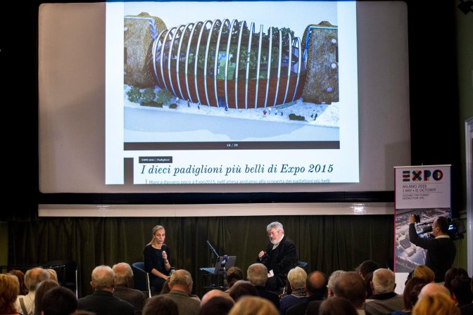 Budapest, 2015. március 23. Szõcs Géza, a 2015-ös milánói világkiállításon való magyar részvételért felelõs kormánybiztos és Rétfalvi Flóra, a világkiállítás magyar pavilonjának leendõ kommunikációs igazgatója bemutatja a világkiállítás magyar pavilonját a budapesti Olasz Kultúrintézetben 2015. március 23-án. MTI Fotó: Szigetváry Zsolt