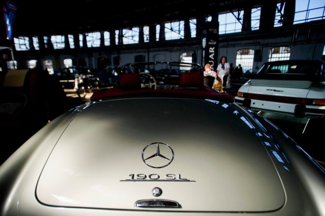 Budapest, 2015. április 10. Egy Mercedes-Benz 190SL az Oldtimerek hétvégéjén Budapesten, Magyar Vasúttörténeti Parkban 2015. április 10-én. MTI Fotó: Balogh Zoltán