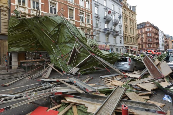 A Niklas orkán pusztítása Frankfurtban