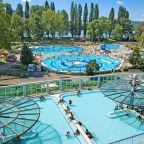 Folyamatosan nyitnak a budapesti fürdők