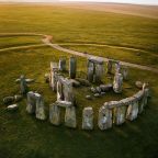 Tízezrek ünnepelték Stonehenge ősi köveinél a nyári napfordulót
