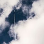 Repülőgép száll Nyíregyháza felett