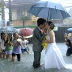 Holtomiglan-holtodiglan, jóban-rosszban… na de árvízben is??