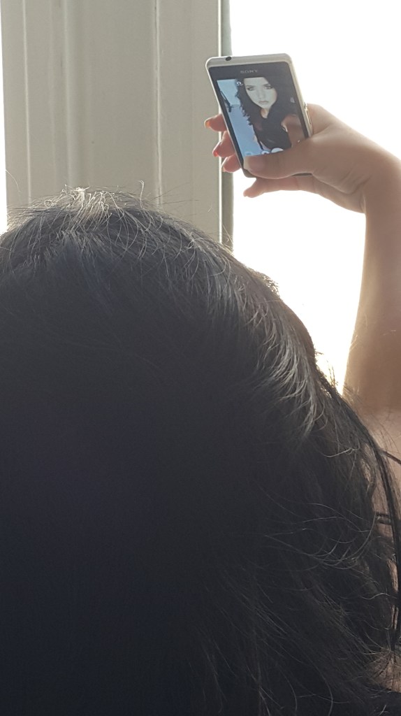 Németh Kitti selfie-zik az acm® wallet fotózáson. Keresd Kitti Instagram oldalát: @nemeth_dittike