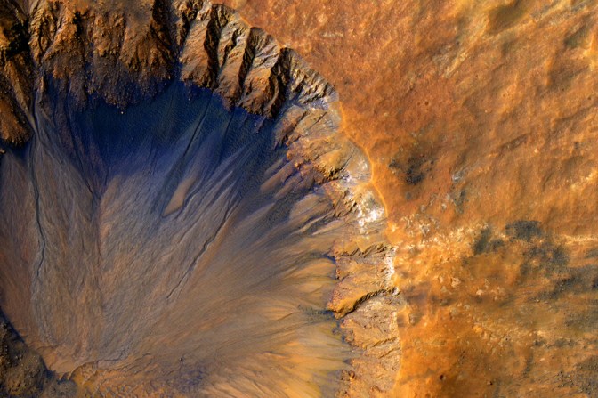 Hatalmas kráter a Marson