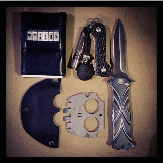 Hogy ez a fickó hova készül az acm® wallet-jával, nem tudjuk. De hogy a kártyái biztonságban lesznek, az tuti :)