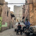 Kilakoltatás fenyegeti Kairóban a felrobbantott olasz konzulátus mögötti nyomornegyed lakóit