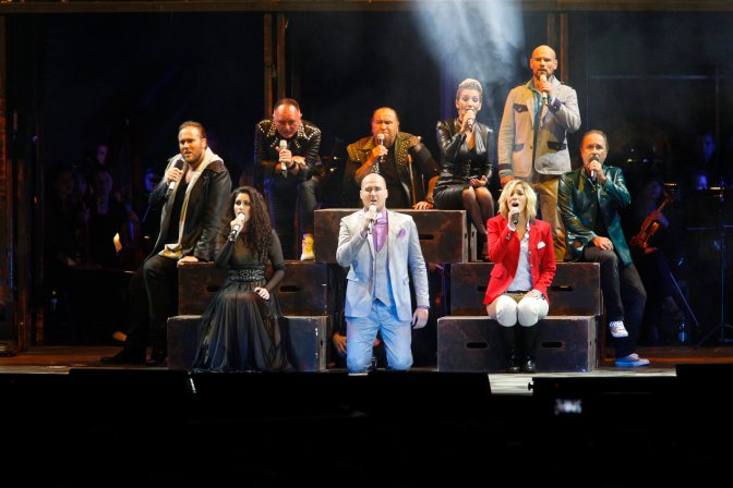 Budapest, 2015. augusztus 18. Balról jobbra: Feke Pál Koppány, Radics Gigi Réka, Nagy Feró Laborc, Aradi Imre (elöl) Asztrik, Deák Bill Gyula a Táltos, Keresztes Ildikó Sarolt, Danics Dóra Gizella, Kocsis Tibor Vecelin és Varga Miklós István király szerepében az István, a király címû rockopera elõadásán a városligeti Királydombon 2015. augusztus 18-án. Szörényi Levente és Bródy János zenés mûvét Novák Péter rendezte. MTI Fotó: Szigetváry Zsolt