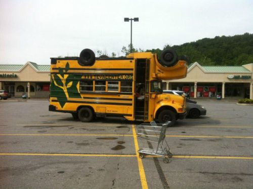 Alaposan felkészült iskolabusz. Ha a feje tetejére áll, akkor is elmegy...