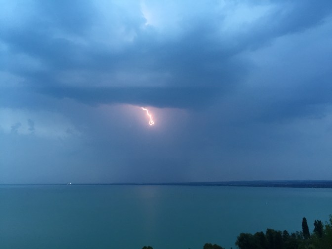 Villámlás a Balaton felett