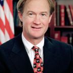 Lincoln Chafee nem folytatja a demokrata elnökjelöltségért folytatott küzdelmet