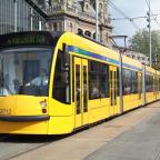 Tizennyolc év fegyházat kapott az a férfi, aki villamos elé lökött egy nőt 