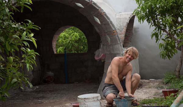 Ház egy mangóliget közepén. Nincs is ennél jobb.