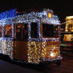 Karácsonyi fényvillamos Budapesten