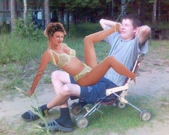 Profi póz, kevésbé profi kidolgozássl. Például hiányzik a hölgy lábfeje...