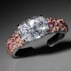 Hatvankarátos gyémánttal díszített karkötő Valentin-napra