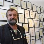 Nagyszabású retrospektív kiállítás Wahorn András műveiből