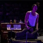 A 6-os számú kórterem című Csehov-mű nyomán készült darab a Nemzeti Színházban