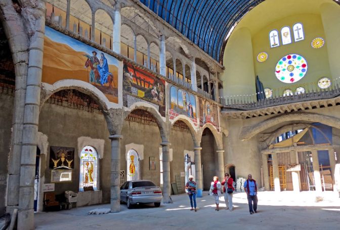 this-man-is-building-a-cathedral-out-of-nothing-for-almost-50-years-7__880