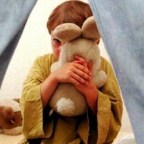 Kiállítás nyílik a gyermekkori szexuális bántalmazásról a Katonában