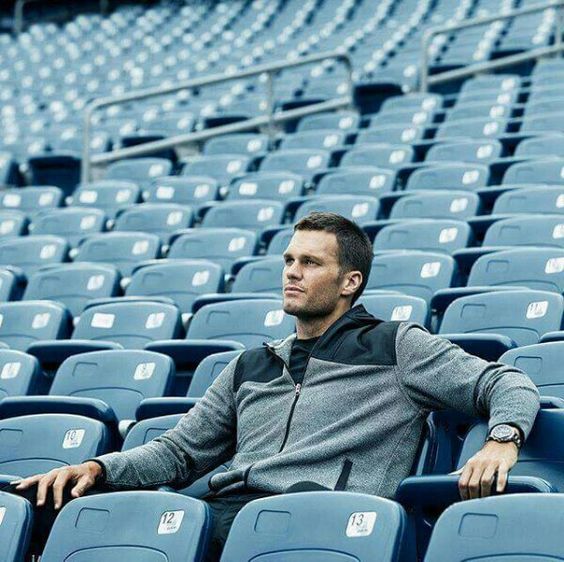 Brady egy ideig csak a lelátóról nézheti a meccseket