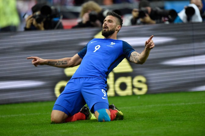 Saint-Denis, 2016. július 3. A góllövõ, francia Olivier Giroud a franciaországi labdarúgó Európa-bajnokság negyeddöntõjének Franciaország - Izland mérkõzésén a Saint-Denis-i Stade de France stadionban 2016. július 3-án. MTI Fotó: Illyés Tibor