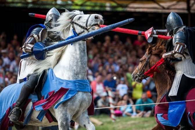 Visegrád, 2016. július 9. Lovagi torna a 32. Visegrádi Nemzetközi Palotajátékokon 2016. július 9-én. MTI Fotó: Bodnár Boglárka