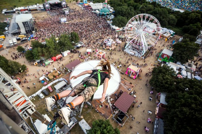 Sopron, 2016. július 2. Bungee jumping a 24. VOLT Fesztiválon a soproni Lõvér kempingben 2016. július 1-jén. MTI Fotó: Mohai Balázs