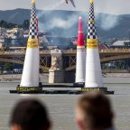 Ezért zúgtak a fejünk fölött egész nap…