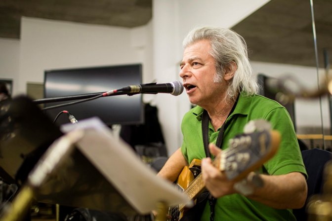 Budapest, 2016. július 19. 68 éves korában meghalt Somló Tamás zenész, énekes, dalszerzõ, az LGT tagja. A felvétel 2013. január 21-én a II. kerületi Klebelsberg Kultúrkúriában készült egy próbán. MTI Fotó: Mohai Balázs