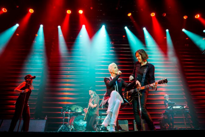 Budapest, 2015. május 19. Marie Fredriksson és Per Gessle a svéd Roxette popzenekar koncertjén a Papp László Budapest Sportarénában 2015. május 19-én. MTI Fotó: Mohai Balázs