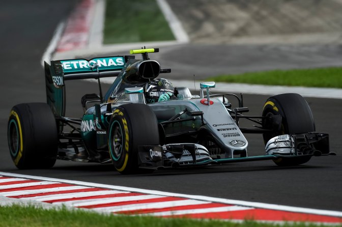 Mogyoród, 2016. július 22. Nico Rosberg, a Mercedes csapat német versenyzõje a Forma-1-es Magyar Nagydíj második szabadedzésén a mogyoródi Hungaroringen 2016. július 22-én. MTI Fotó: Marjai János