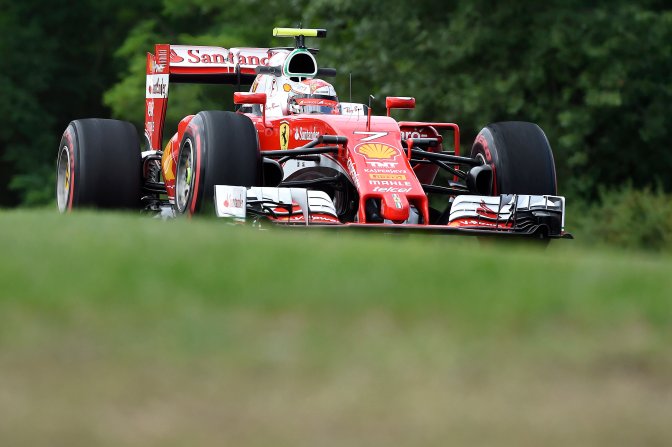 Mogyoród, 2016. július 22. Kimi Räikkönen, a Ferrari csapat finn versenyzõje a Forma-1-es Magyar Nagydíj elsõ szabadedzésén a mogyoródi Hungaroringen 2016. július 22-én. MTI Fotó: Kovács Tamás