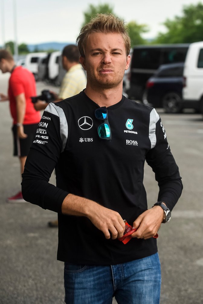 Mogyoród, 2016. július 22. Nico Rosberg, a Mercedes csapat német versenyzõje érkezik a Forma-1-es Magyar Nagydíj második napján a mogyoródi Hungaroringen 2016. július 22-én. MTI Fotó: Marjai János