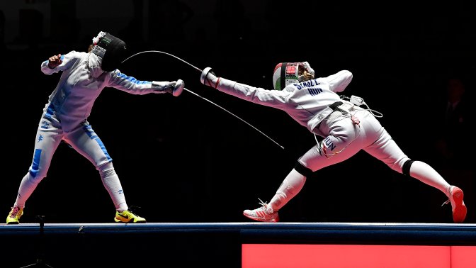 Rio de Janeiro, 2016. augusztus 6. Szász Emese (j) és az olasz Rosella Fiamingo a 2016-os riói nyári olimpia nõi párbajtõr versenyének döntõjében a Rio de Janeiró-i 3-as Karióka Arénában 2016. augusztus 6-án. MTI Fotó: Czeglédi Zsolt