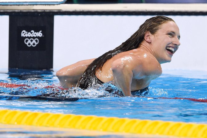 Rio de Janeiro, 2016. augusztus 7.  Hosszú Katinka örül, miután világcsúccsal gyõzött a 2016-os riói nyári olimpia 400 méteres vegyesúszás versenyszámának döntõjében a Rio de Janeiró-i Olimpiai Uszodában 2016. augusztus 6-án. MTI Fotó: Kovács Tamás