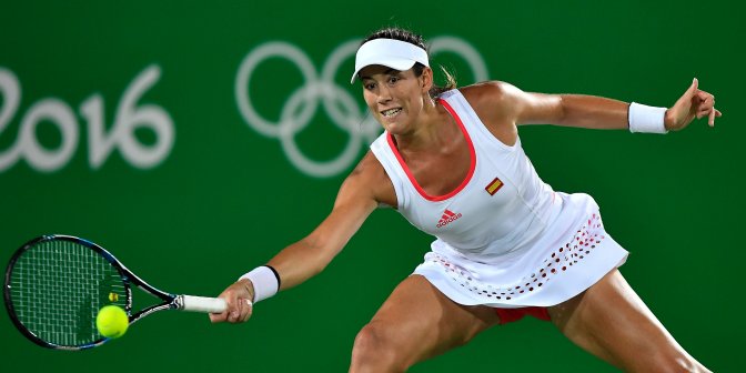 Rio de Janeiro, 2016. augusztus 8. A spanyol Garbine Muguruza a román Andreea Mitu elleni mérkõzésen a 2016-os riói nyári olimpia nõi tenisztornájának elsõ fordulójában a Rio de Janeiró-i Olimpiai Teniszközpontban 2016. augusztus 7-én. A spanyol versenyzõ gyõzött és továbbjutott a legjobb 32 közé. MTI Fotó: Czeglédi Zsolt